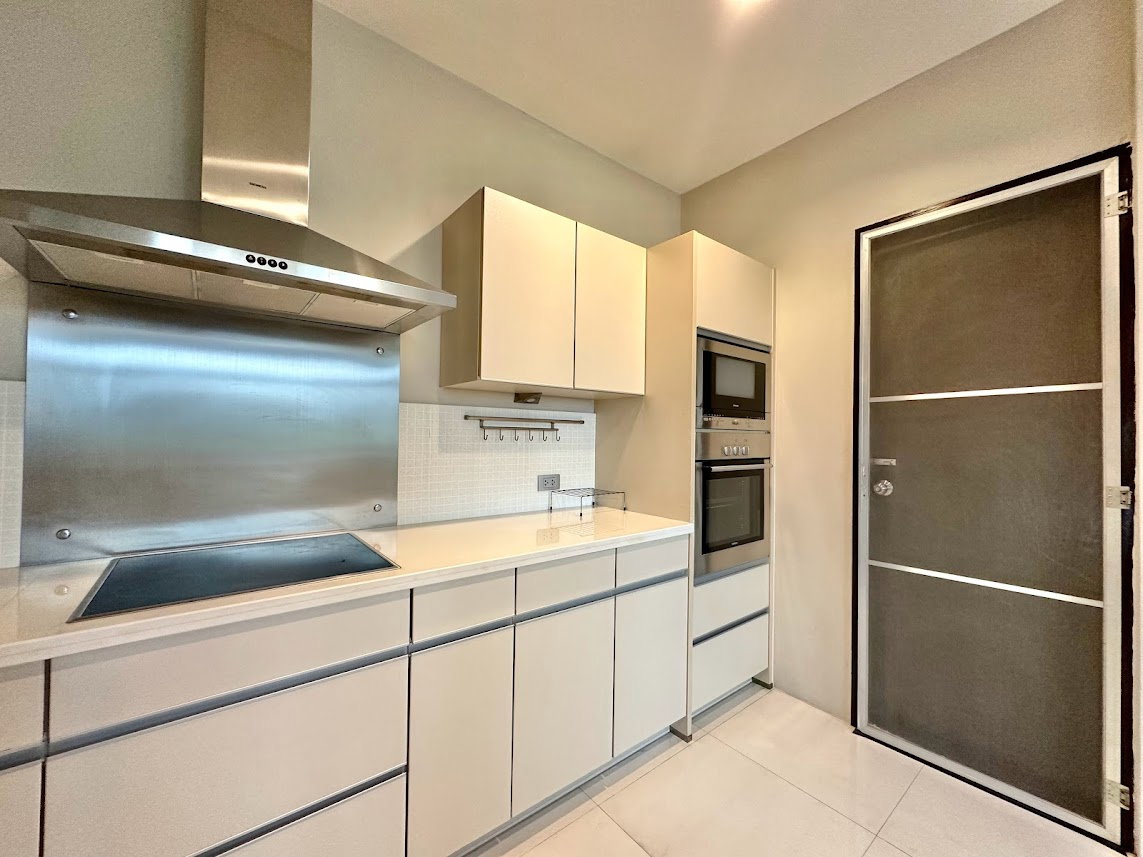 รูป Remarkable 2 Bedroom Apartment in Sathorn - BR0438AP - รูปที่ 10/35