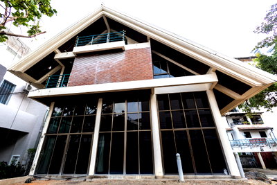 Houses for rent DONKI Mall Thonglor   : Rent Corner detached house in the heart of Sukhumvit 24, near Phrom PhongBTS station and Emporium. Spacious living area. _BL179
