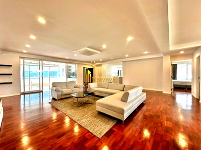 Apartment building for rent Srinakharinwirot University Prasanmit Campus : Renovated 4 Bedroom Apartment in Popular Residential Area - BR20765AP
