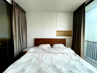 Condos for sale : For sale: Noble Revo Silom, high floor, beautiful unit, decorated in soothing colors, a happy living environment. Code DS1357 Line: @Dstay