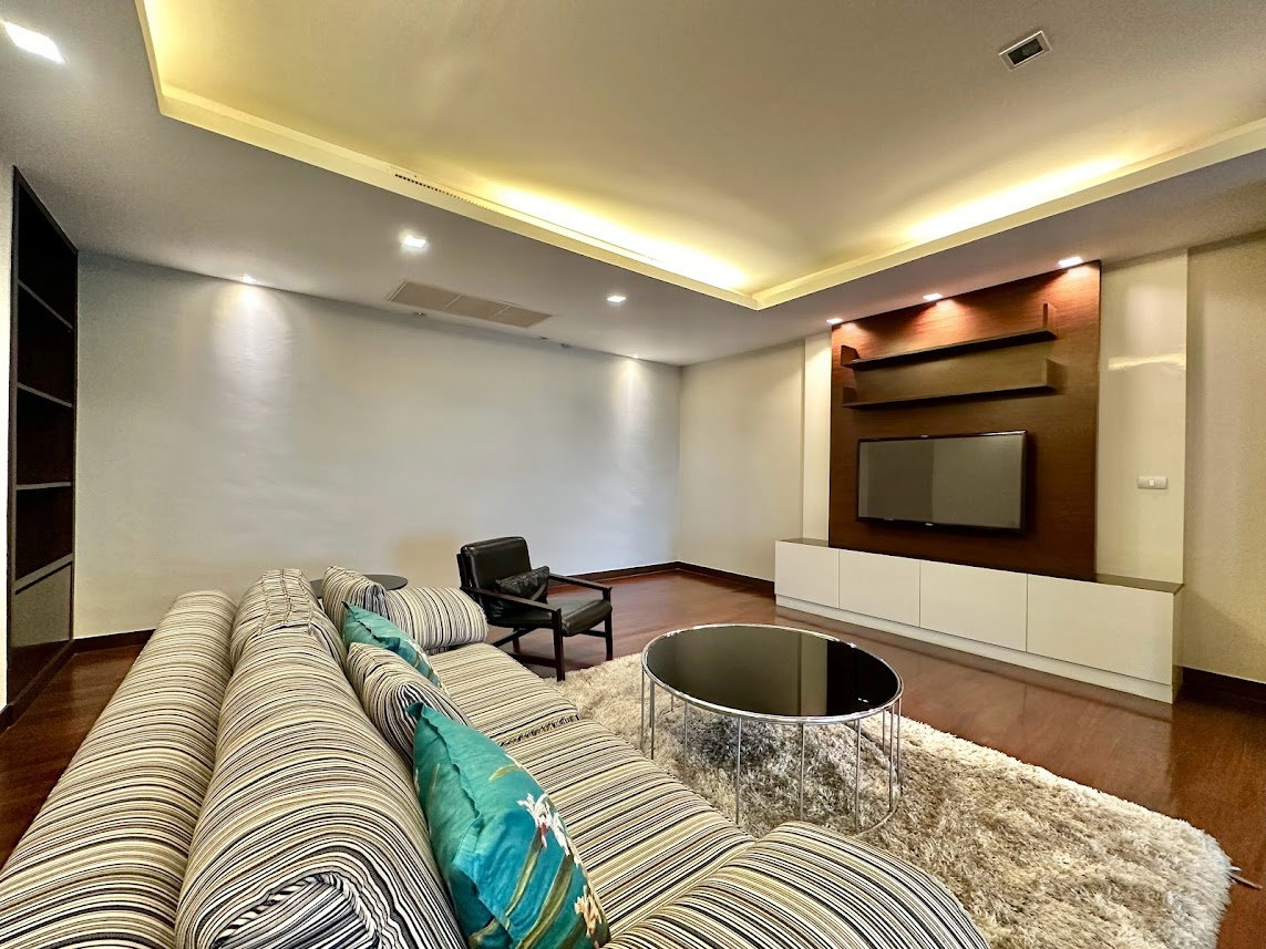 รูป Remarkable 2 Bedroom Apartment in Sathorn - BR0438AP - รูปที่ 4/35
