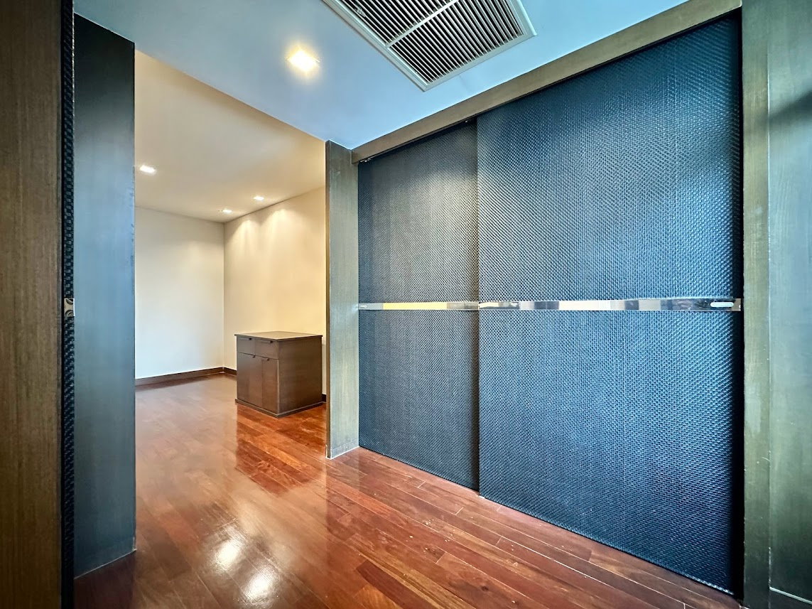 รูป Remarkable 2 Bedroom Apartment in Sathorn - BR0438AP - รูปที่ 16/35