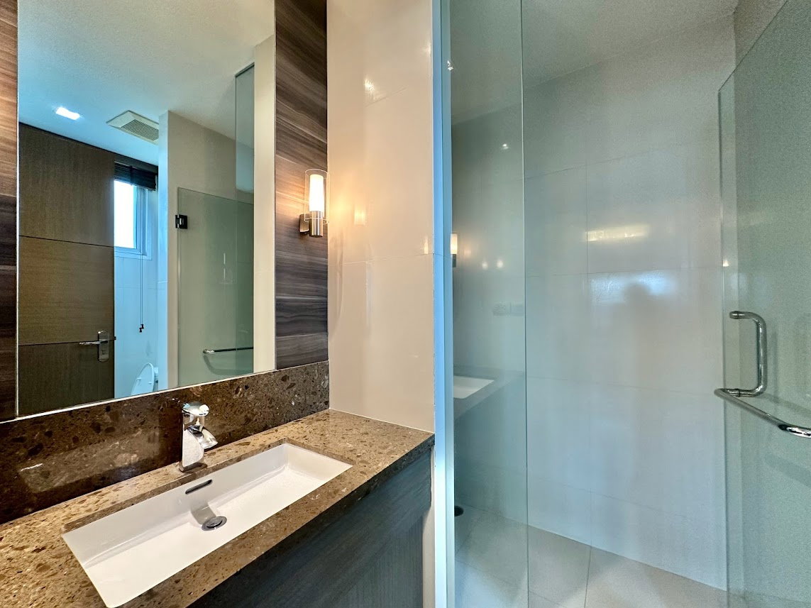 รูป Remarkable 2 Bedroom Apartment in Sathorn - BR0438AP - รูปที่ 24/35