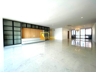Apartment building for rent Srinakharinwirot University Prasanmit Campus : Rare 4 Bedroom Penthouse Apartment For Rent in Asoke Area - BR21189AP