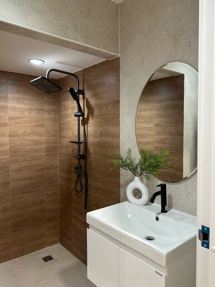 picture 🏡✨ Townhome with a Detached-House Feel – Beautiful Design, Convenient Location ✨🏡 - 6/6