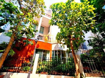Townhouses for rent J Avenue Thonglor : Baan Klang Krung Thonglor - Spacious 4 Bed Townhouse in Central Thonglor - BR8777TH