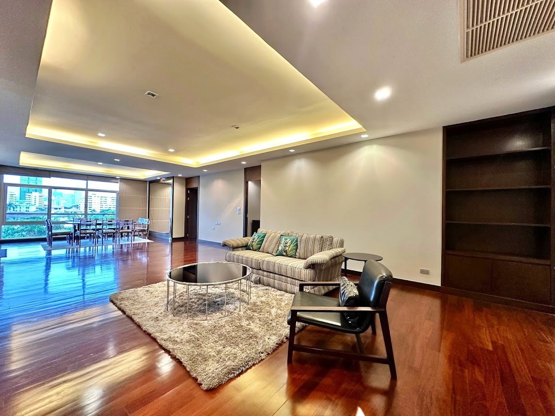 รูป Remarkable 2 Bedroom Apartment in Sathorn - BR0438AP - รูปที่ 1/35