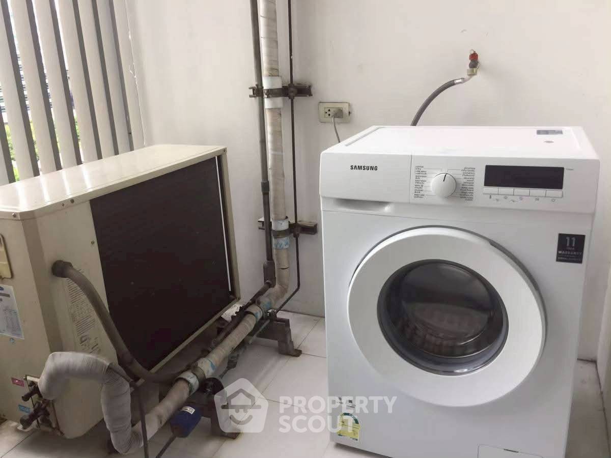 รูป คอนโด 2 ห้องนอน 102 ตร.ม. ให้เช่า โดมัส คอนโดมิเนียม ใกล้ BTS อโศก 300 ม. (ID 2706263) - รูปที่ 16/18