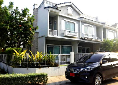 Townhouses for sale Assumption University Bang Na Campus : Call : 081-828-8758 Villaggio Bangna project, Corner house 31.8 sq.wa, 2 Beds, 3 Baths, Furniture Included