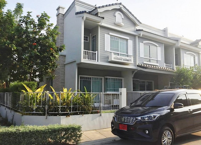 Townhouses for sale : Call : 081-828-8758 Villaggio Bangna project, Corner house 31.8 sq.wa, 2 Beds, 3 Baths, Furniture Included