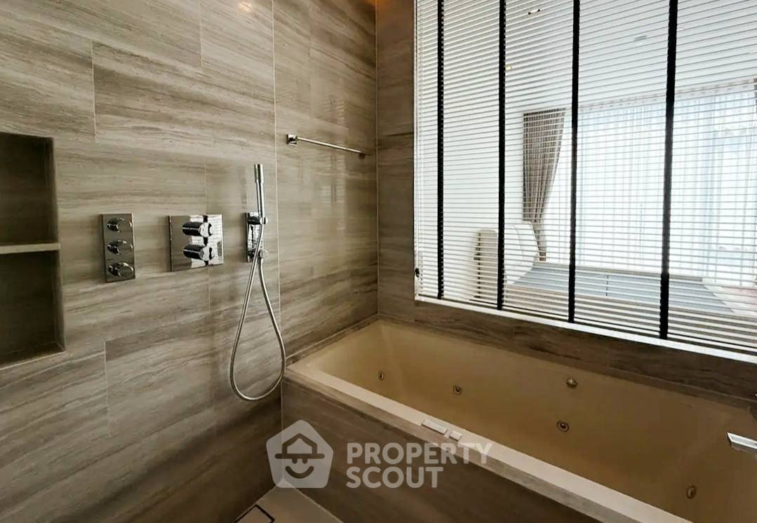 รูป คอนโด 2 ห้องนอน ชั้น 23 ขนาด 108 ตร.ม. ที่ Q1 Sukhumvit ใกล้ BTS นานา 20 ม. (ID 2708867) - รูปที่ 11/12