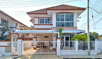 Houses for rent San Sai Chiang Mai : House for rent in Pimuk 3 project, near Payap University. Fully furnished. 🏷️Rent: 25,000 baht/month. 3 bedrooms, 3 bathrooms, 2 parking spaces.