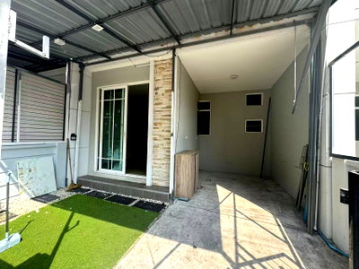 ทาวน์โฮม พิพิธภัณฑ์ยางพารา  : Townhouse 4 Bedroom for Sale in East Pattaya