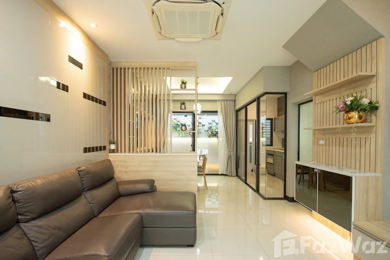 Townhouses for sale : 3 Bedroom Townhouse for sale at The Landmark Ekamai-Ramindra  1918974