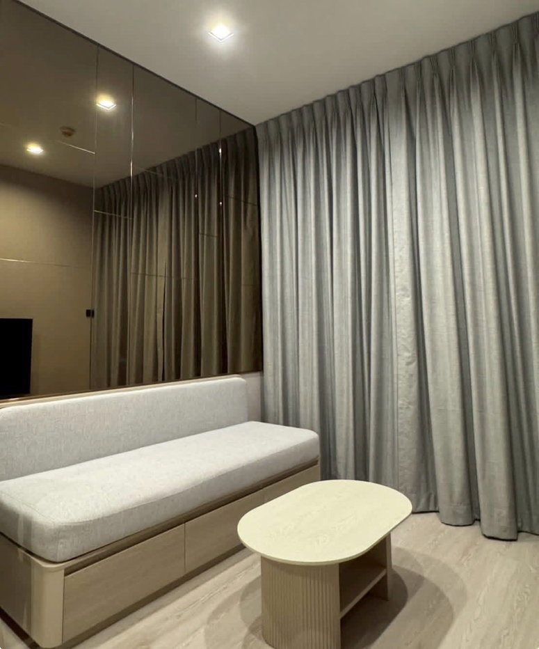 picture  Reference Sathorn - Wongwianyai  - 7/10