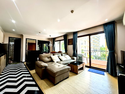 ขายคอนโด : For Sale Venetian Signature Condo Resort Pattaya 2 BR Pool View