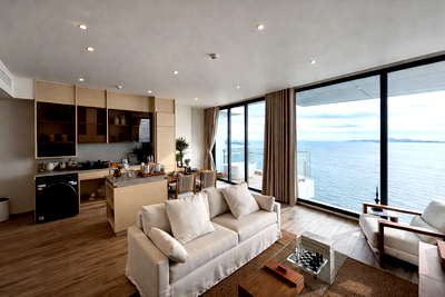 ขายคอนโด : 2 Bedroom Condo for Sale at Arom Wongamat Pattaya