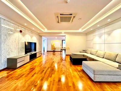 Apartment building for rent Srinakharinwirot University Prasanmit Campus : Generously Sized 4 Bedroom Apartment For Rent Near BTS Nana - BR20061AP