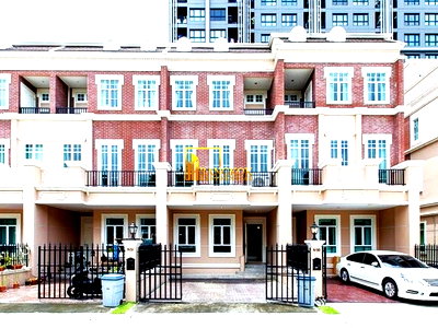 เช่าทาวน์โฮม แม็คโคร ฟู้ดเซอร์วิส สุขุมวิท 71 : Garden Square | Contemporary 3 Bedroom Townhouse For Rent - BR8620TH
