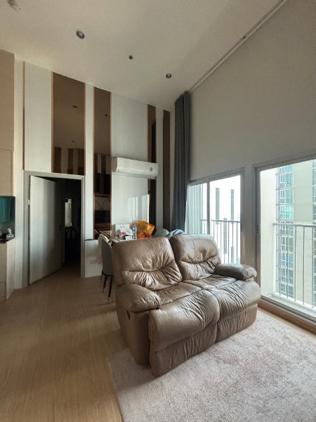 รูป 🏙️✨ ให้เช่าคอนโดหรู ชั้น Penthouse ย่านอโศก – สุขุมวิท ห้องพิเศษ เพดานสูง 4 เมตร จอดรถได้ 2 คัน ✨🏙️ - รูปที่ 2/11