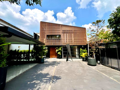 บ้านเดี่ยว อ่อนนุช 17 : 🏡 [For Sale] ขายบ้านเดี่ยว 7 ห้องอเนกประสงค์ สไต ล์Modern Loft Pool Villa ใจกลางสุขุมวิท 77 (อ่อนนุช 17) รีโนเวทใหม่พร้อมสระว่ายน้ำ ใกล้ BTS อ่อนนุช 