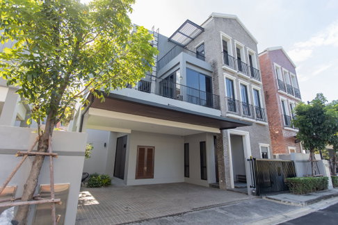 🏡✨ Luxury 3-Storey House for Rent – Ekkamai–Ramintra Area | Fully Furnished, Foreigners Welcome ✨🏡