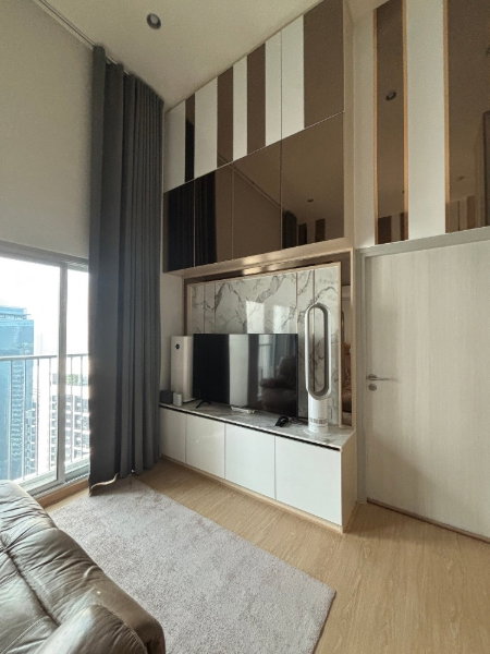 รูป 🏙️✨ ให้เช่าคอนโดหรู ชั้น Penthouse ย่านอโศก – สุขุมวิท ห้องพิเศษ เพดานสูง 4 เมตร จอดรถได้ 2 คัน ✨🏙️ - รูปที่ 1/11