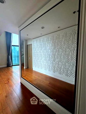Condos for sale : 29th-Floor 3-BR 180 Sqm At Bright Sukhumvit 24 Near BTS Phrom Phong (ID 2713576)