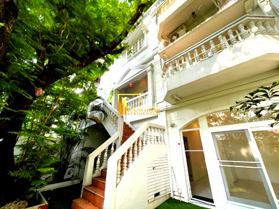 Townhouses for rent J Avenue Thonglor : Prompak Gardens | Well Maintained 3 Bedroom Townhouse in Thonglor Area - BR49029TH