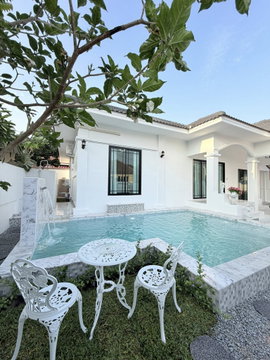 4 Bedroom Pool Villa for Sale in Chaiyaphruek Pattaya
