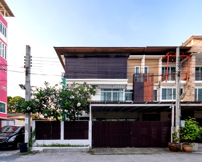 เช่าโฮมออฟฟิศ วิทยาลัยพณิชยการอินทราชัย : 🏢 ให้เช่าทาวน์โฮม/ โฮมออฟฟิศหลังมุม 3 ชั้น | ลาดพร้าว 112 ✨ รีโนเวทใหม่ทั้งหลัง พื้นที่ขนาดใหญ่ เหมาะทั้งอยู่อาศัยและทำสำนักงาน