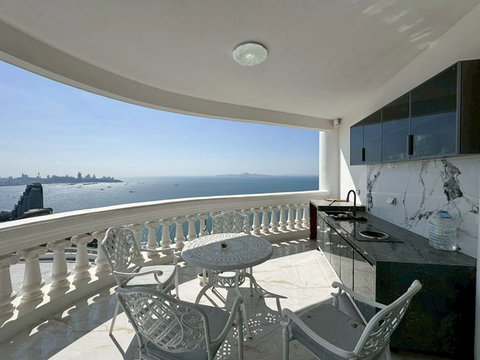 2 Bedroom Condo for Sale at Sky Beach Condo Wongamat Pattaya