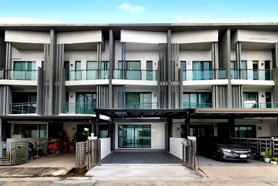 ทาวน์โฮม เขตตลิ่งชัน : ทาวน์โฮม 3 ชั้น หมู่บ้าน เฌอคูน สาทร-ราชพฤกษ์ รีโนเวทใหม่ พร้อมอยู่ได้เลย ทำเลดีบนถนนสวนผัก ใกล้ทางด่วน