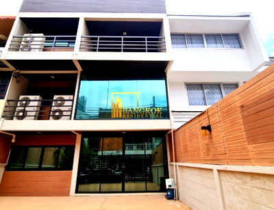 เช่าทาวน์โฮม วัน แบงค็อก   : Renovated 4 Bedroom Townhouse For Rent in Phrom Phong - BR8803TH