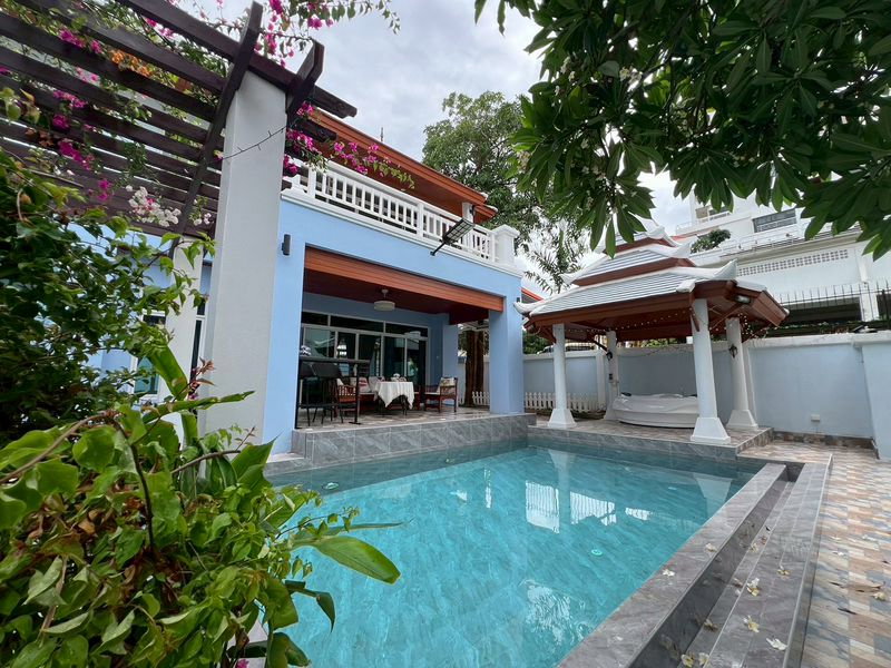 รูป Luxury Pool View Villa for sale in Pratamnak Hill - รูปที่ 1/11