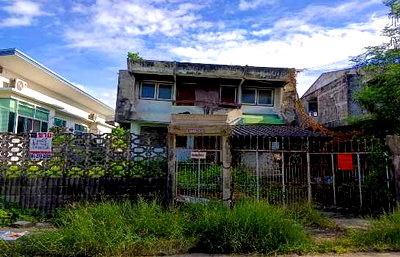 ขายบ้านเดี่ยว : ขายที่ดิน เนื้อที่ 75 ตร.ว. หมู่บ้านเมืองทอง 4 ซ.ปุณณวิถี 53 (สุขุมวิท 101)  ทำเลดี อยู่ใจกลางเมือง