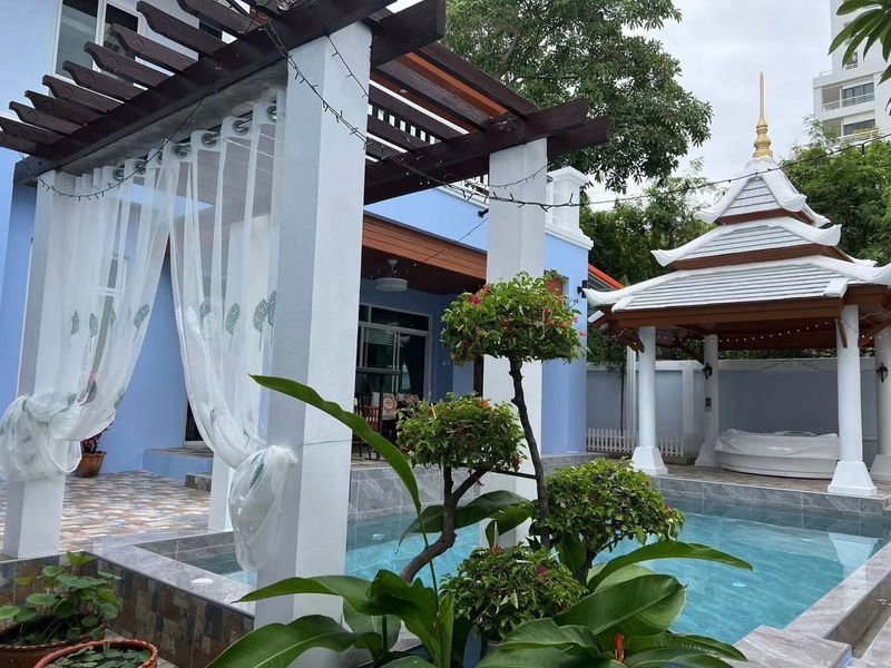 รูป Luxury Pool View Villa for sale in Pratamnak Hill - รูปที่ 3/11