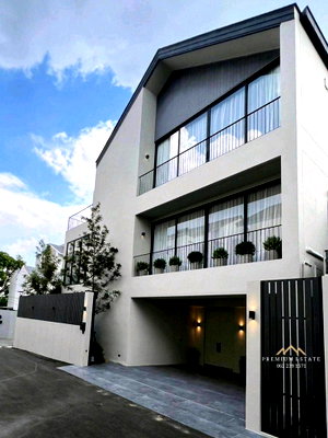 บ้านเดี่ยว ถนนสุขุมวิท : 📍ขายบ้านหรูพร้อมสระว่ายน้ำและลิฟต์ส่วนตัว (Luxury Pool Residence) ตกแต่งครบ | สุขุมวิท 71 ใกล้เอกมัย–ทองหล่อ