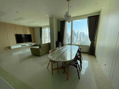 LTH14652 – Condo for Rent | The Empire Place | 183 sqm | 3 Bedrooms 4 Bathrooms | Luxury Spacious Layout High Floor City View | Near BTS Chong Nonsi