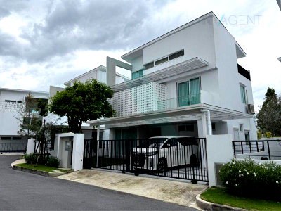 เช่าบ้านเดี่ยว บุญถาวร เกษตรนวมินทร์ : ให้เช่าบ้านเดี่ยว 3 ชั้น เนอวานา แอบโซลูท เอกมัย-รามอินทรา 4 ห้องนอน 4 ห้องน้ำ
