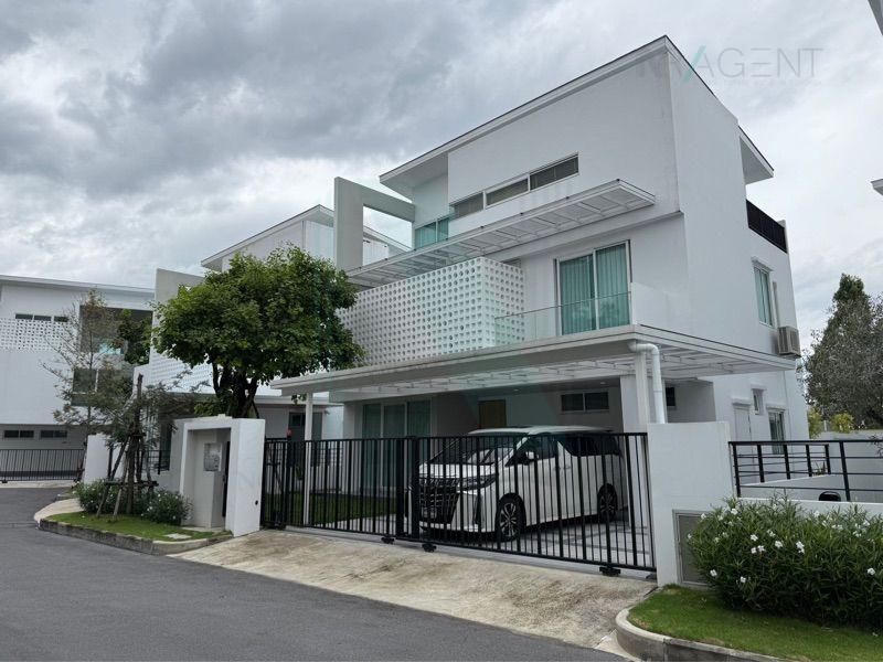 บ้านเดี่ยวให้เช่า : ให้เช่าบ้านเดี่ยว 3 ชั้น เนอวานา แอบโซลูท เอกมัย-รามอินทรา 4 ห้องนอน 4 ห้องน้ำ