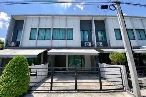 Townhome for Sale – 2-Storey Pleno Ramintra | South-Facing House Near Clubhouse | Great Location
