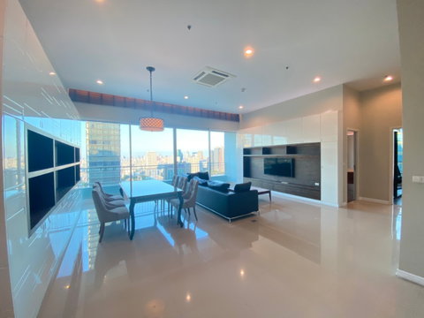 The circle. 3beds 176sqm. Line id: @pfagent