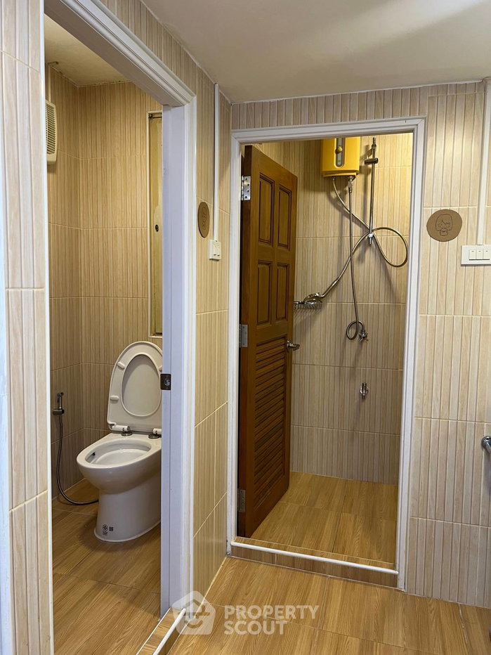picture 1-BR 80 Sqm Condo Near BTS Sala Daeng (100m), Silom Terrace (ID 2627596) - 17/20