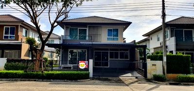 บ้านเดี่ยวให้เช่า : 🏡 ให้เช่าและปล่อยขาย บ้านเดี่ยวทำเลดี พฤกษ์ลดา สุวรรณภูมิ 3 ห้องนอน 3 ห้องน้ำ บรรยากาศร่มรื่น ถนนเมน หน้าบ้านกว้าง