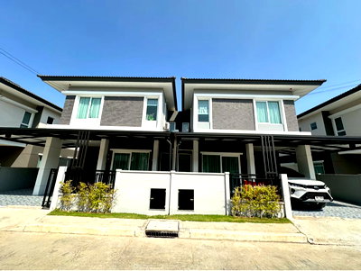 Twin houses for rent Khon Kaen : Luxury house for rent in Apitown Village, Khon Kaen.