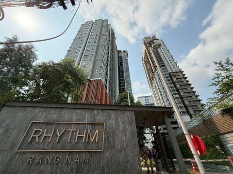 🔥🔥🔥 For Sale Condo , RHYTHM Rangnam , corner unit , wide frontage , BTS-Victory Monument , Thanon Phyathai , Rat Thewi , Bangkok , CX-123307 ✅ Live chat with us ADD LINE @connexproperty ✅ 🔥🔥🔥