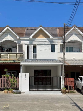 BAAN NATTAKAMON KUKU, RATSADA  A newly renovated 2-storey townhouse located in the city