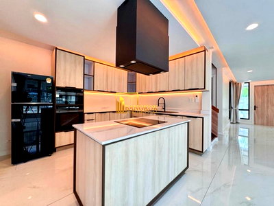 เช่าบ้านเดี่ยว ถนนเพชรบุรี กรุงเทพฯ : Modern 3 Bedroom House For Rent in Thonglor Area - BR28276SH