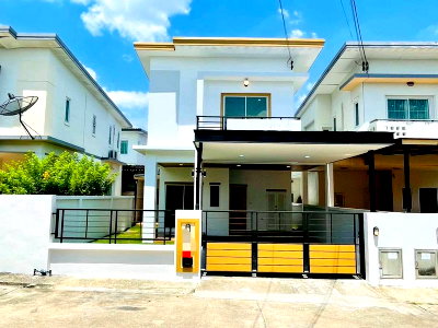 Twin houses for sale Kasetsart University Si Racha Campus : Beautiful twin houses at a great price, Metro Park Thung Sukla, near Laem Chabang Industrial Estate, Sriracha.